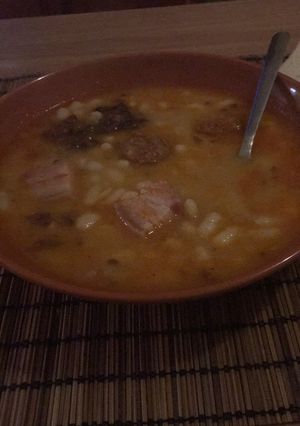 Una foto de Fabada asturiana en olla exprés