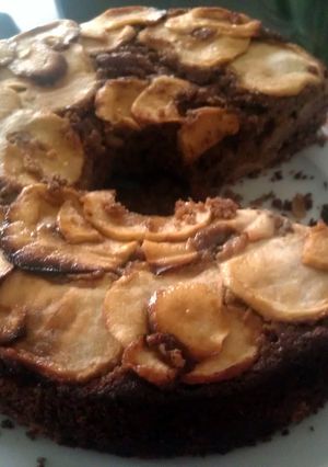 A picture of apple cake.