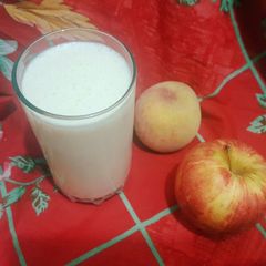 A picture of Refreshing Apple & Peach Smoothie😀.