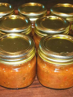 A picture of Mike's Mango Habenero Garlic Salsa.