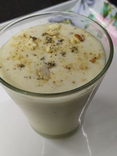 बनाना आणि अननस मिल्क शेक (banana pineapple milkshake recipe in marathi) रेसिपी चे मुख्य फोटो 