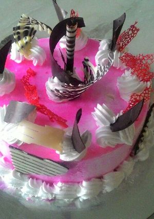 A picture of Sugar glaze strawberry cake.