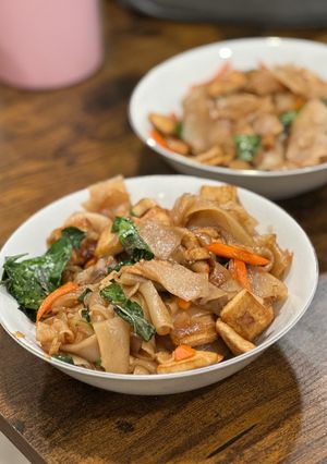 A picture of Drunken Noodles (Pad Kee Mao).