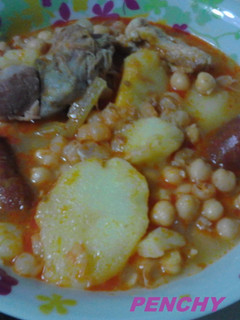 Una foto de Garbanzos con mangote de cerdo y chorizos Asturianos