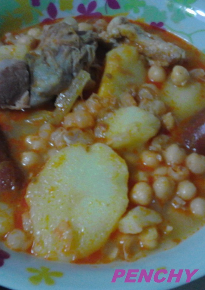 Una foto de Garbanzos con mangote de cerdo y chorizos Asturianos