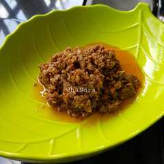 A picture of Sambel teri.