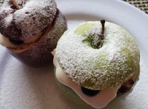 Una foto de Manzanas con frutos secos, 🍏🍏🍏🍏