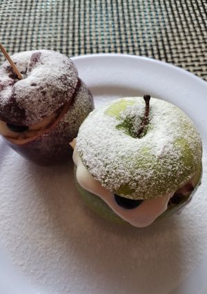 Una foto de Manzanas con frutos secos, 🍏🍏🍏🍏
