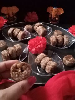 अंजीर खजूर रोल(anjeer khajur roll recipe in Hindi) रेसिपी मुख्य फोटो