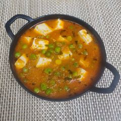 A picture of Matar Paneer semi gravy.
