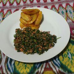 A picture of Fried plantain with veggie omlette.