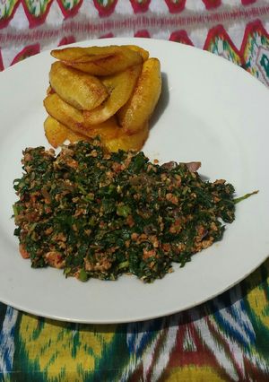 A picture of Fried plantain with veggie omlette.