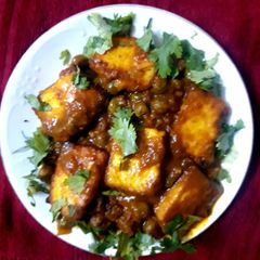 A picture of Matar Paneer.