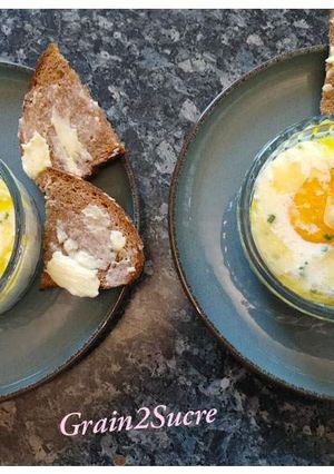 Une photo de Œufs cocotte aux champignons et au Comté