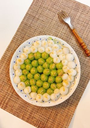 Hình của món Bánh trôi màu xanh.