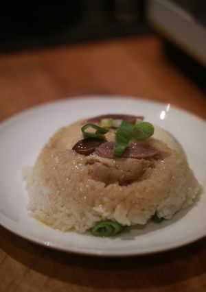 A picture of Glutinous Rice with Chicken (Lo Mai Gai).