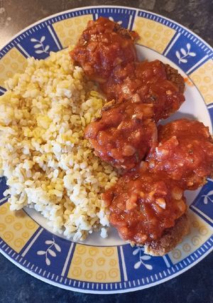 Tofu puffancs fűszeres paradicsomszósszal recept fotója