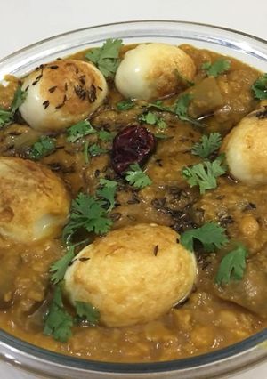 A picture of Lauki Chana Dal with boil egg.