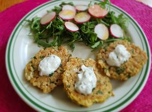 Una foto de Tortitas de salmón con salsa tártara light