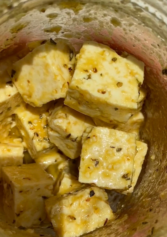 Una foto de Queso Feta Vegano 🧀