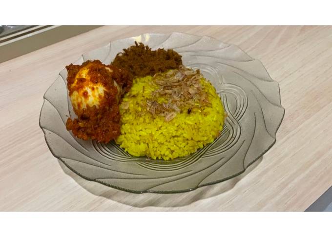 Resep Nasi Kuning Rice Cooker Praktis Oleh Rizki NA - Cookpad