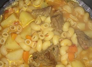 Una foto de Guiso de fideos codito