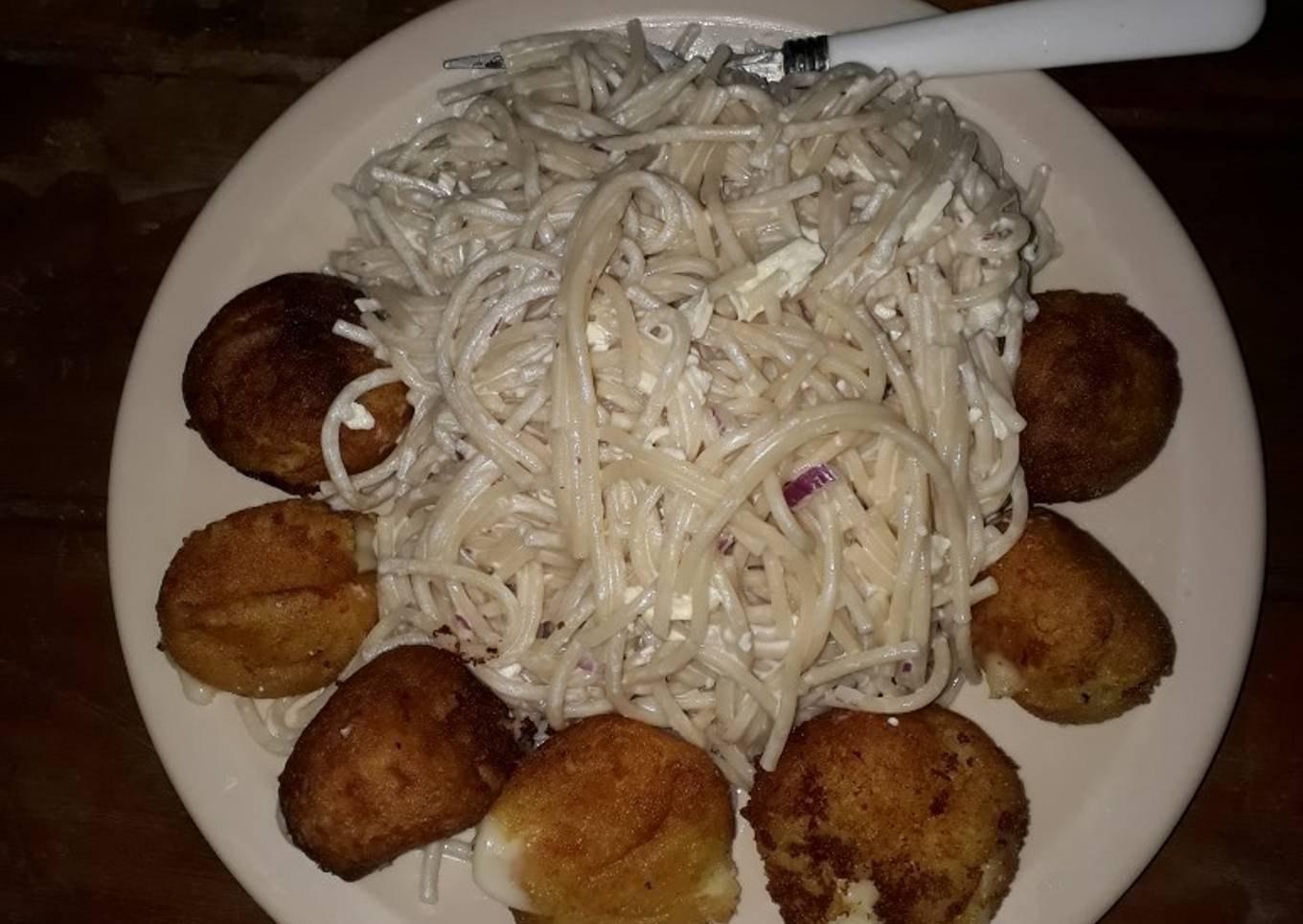 Espagueti ala crema con albóndigas de queso..🇸🇻