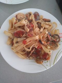 Una foto de Espagueti con mejillones y almejas