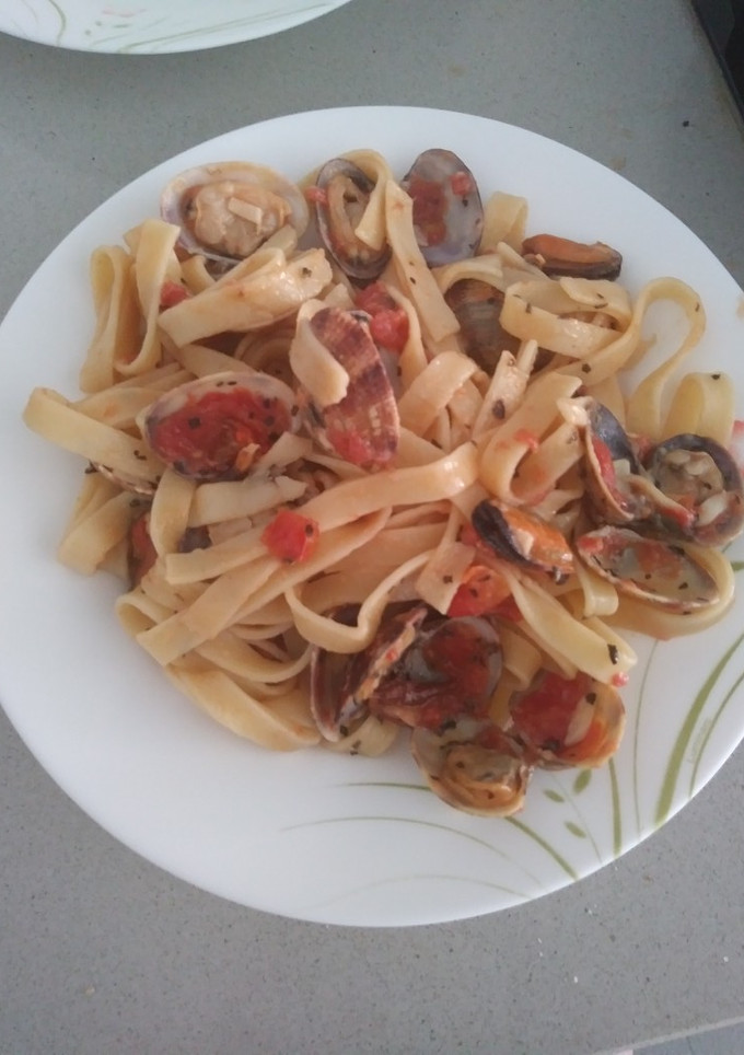 Una foto de Espagueti con mejillones y almejas