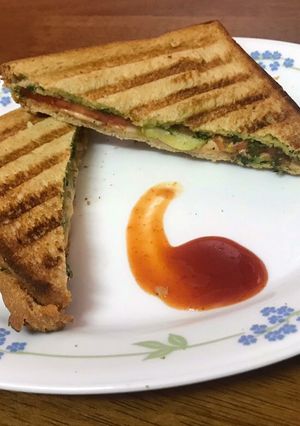 A picture of Vegetable cheese grilled sandwich.