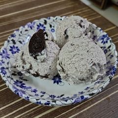 A picture of Oreo ice cream.