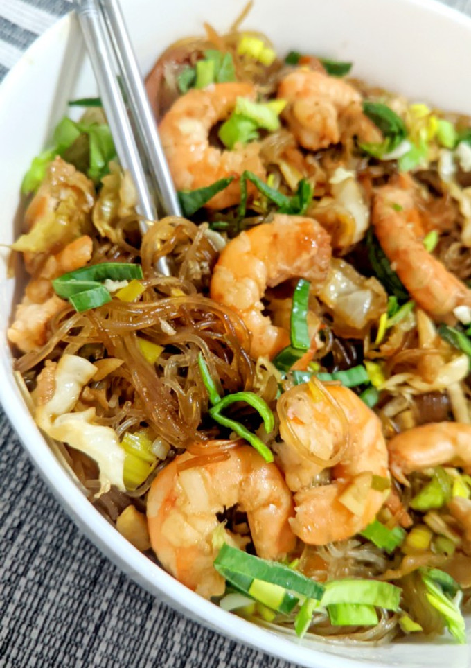 Una foto de Noodles de cristal con langostinos