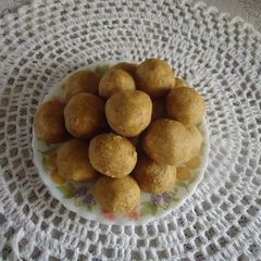 A picture of Besan ke laddu.