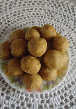 A picture of Besan ke laddu.