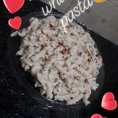 A picture of White sauce pasta.