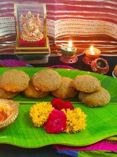 ચુરમા ના લાડુ (Churma Ladoo Recipe In Gujarati) રેસીપી મુખ્ય ફોટો