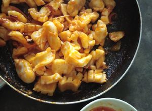 Hình của món Mực nang xào sate.