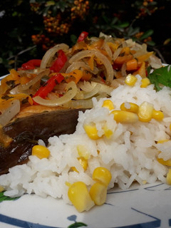 Una foto de Pescado con salteado