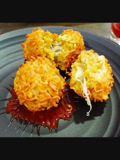 ચીઝી મેજિક બોલ (Cheesy Magic Balls Recipe In Gujarati) રેસીપી મુખ્ય ફોટો