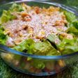 Salad sayur dengan telur