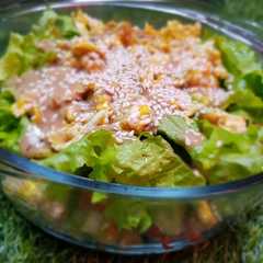 รูปของ Salad sayur dengan telur
