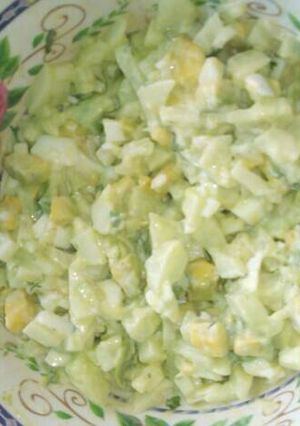 Una foto de Ensalada de pepino y aguacate