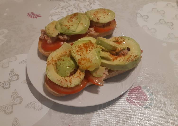 Tostada de tomate, atún y aguacate💪💪