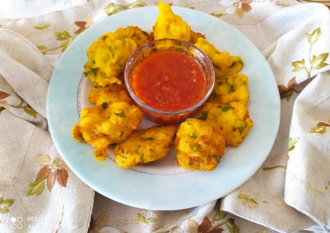 Tortillitas de bacalao con salsa a la Vizcaína Receta de Marisa Marcos  Ortega- Cookpad