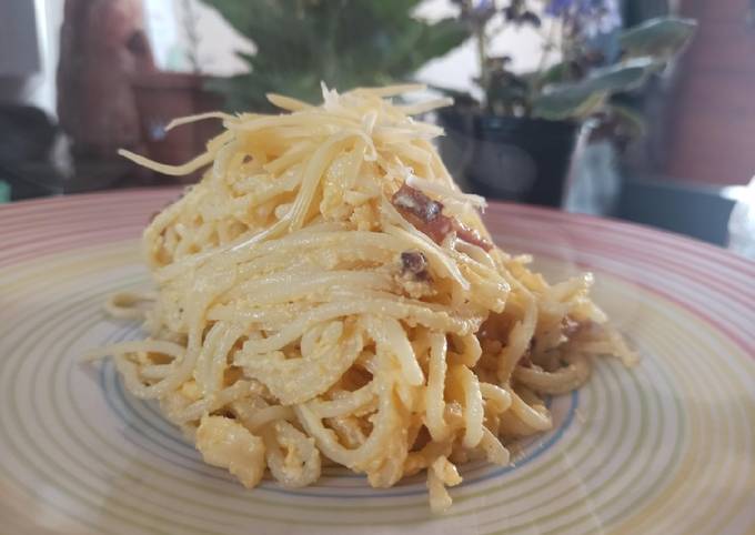 Espaguetis a la carbonara con yemas y sin crema Receta de Fer en la Cocina-  Cookpad