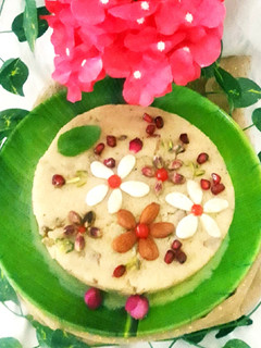 સોજી નો શીરો મહાપ્રસાદ (Sooji Sheera Mahaprasad Recipe In Gujarati) રેસીપી મુખ્ય ફોટો