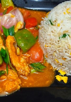A picture of Chicken jalferazi with egg rice.
