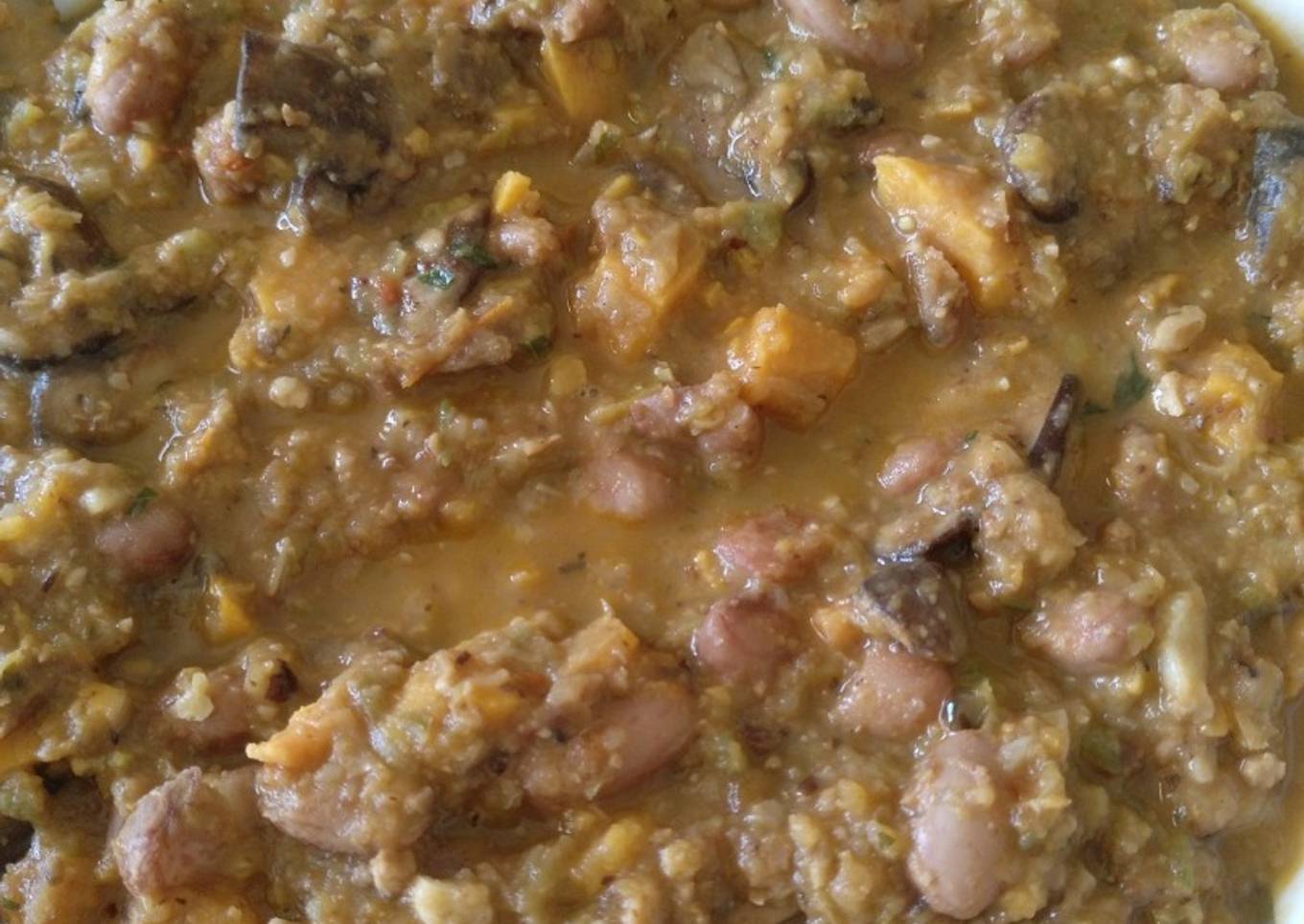 Tm5 - Guiso de habichuelas rojas, mix champis/setas en salsa de tomate con frutos secos (100% veg)