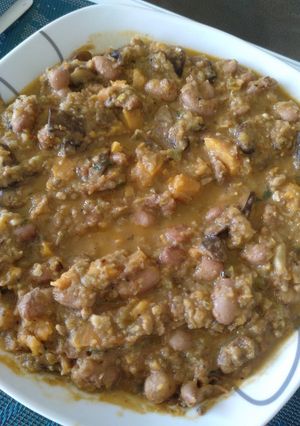 Una foto de Tm5 - Guiso de habichuelas rojas, mix champis/setas en salsa de tomate con frutos secos (100% veg)