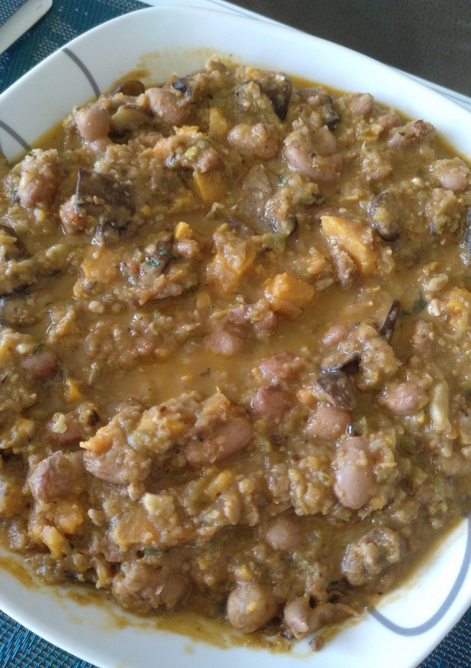 Una foto de Tm5 - Guiso de habichuelas rojas, mix champis/setas en salsa de tomate con frutos secos (100% veg)